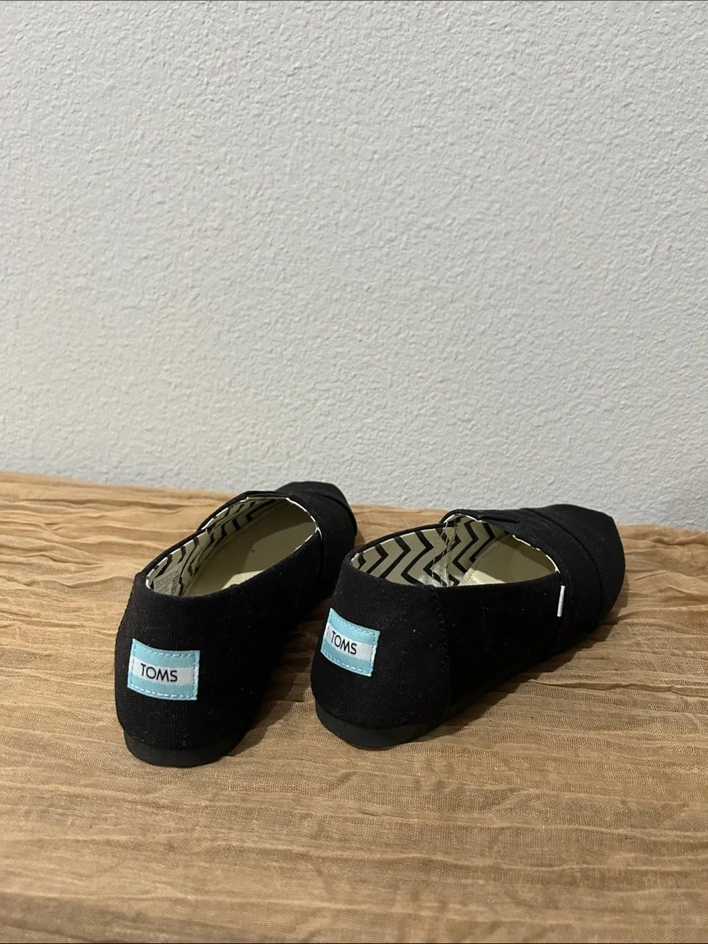 Black slip on Toms - Picture 3 of 6